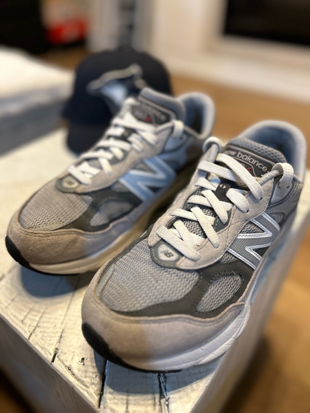New Balance 990 v6 - size 7 kids